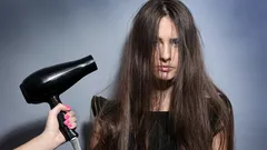 Föhn ohne Fehler: Was tun, damit die Haare glänzend und gesund aussehen?