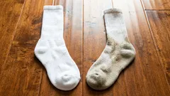 Vergilbte weisse Socken bleichen: einfache Methoden mit genauen Mengenangaben